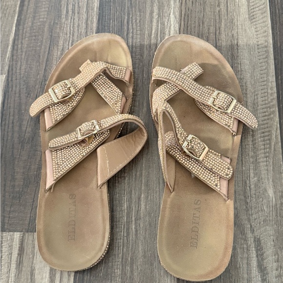 Shoes - ⚠️Tan Sandals with Rhinestone⚠️